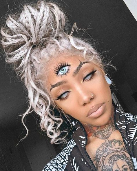 Our Favorite Halloween Makeup Looks featured image