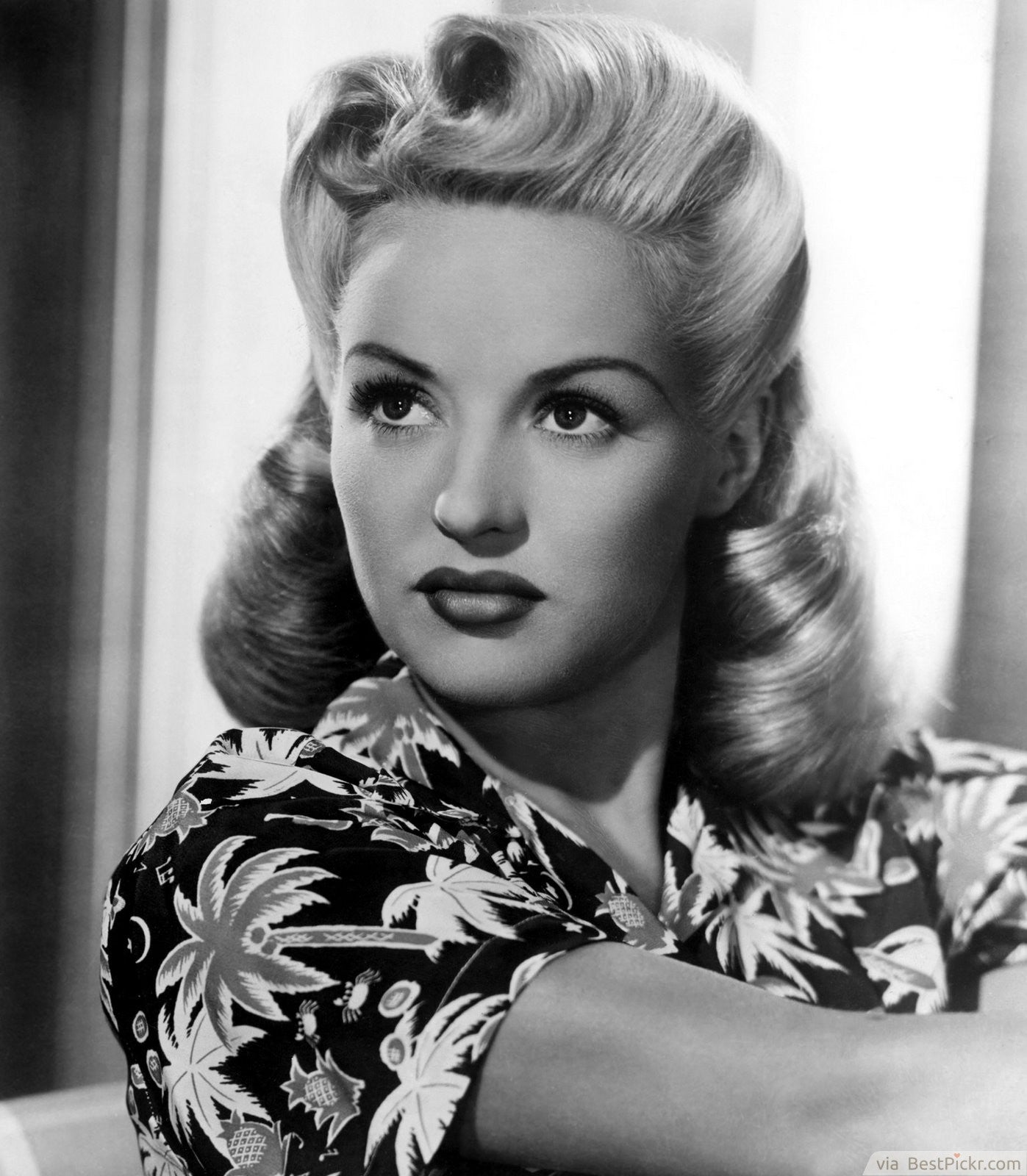 HAIRSTYLES THROUGHOUT HISTORY : A LOOK AT HAIR TRENDS featured image