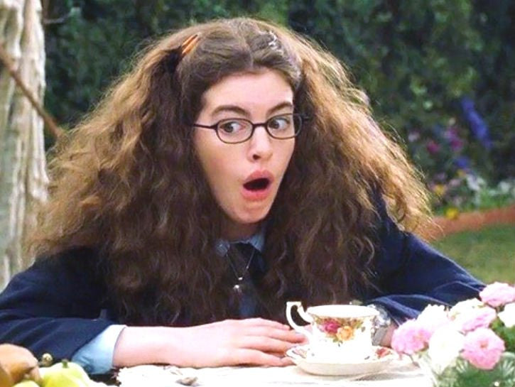 12 THINGS YOU'VE EXPERIENCED IF YOU HAVE THICK HAIR image