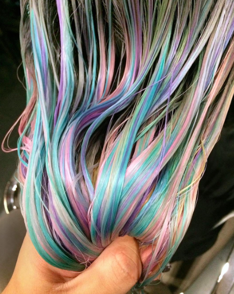 HOLOGRAPHIC HAIR - YASSS OR PASS? featured image